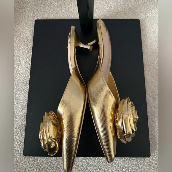 Jennifer Sumko by Antonio Melani Gold Kitten Heels - Picture 2 of 5